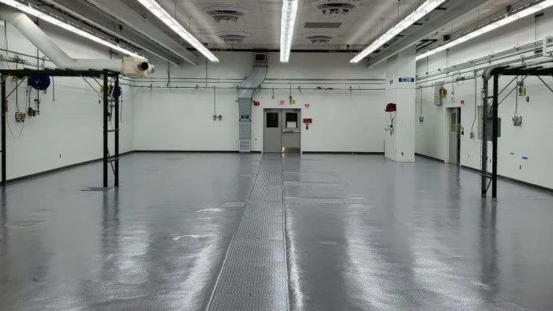 Finished coated floor, battery storage facility